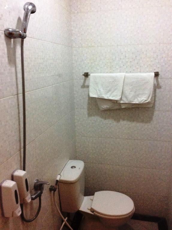 Hotel Diamond Makassar Room photo